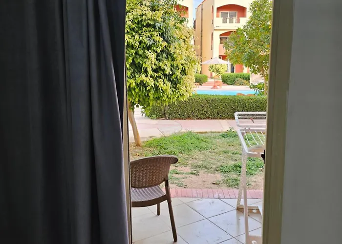 Appartamento Ground Floor Garden & Pool & *