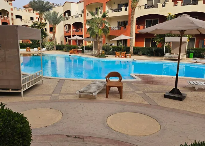Ground Floor Garden & Pool & Appartamento