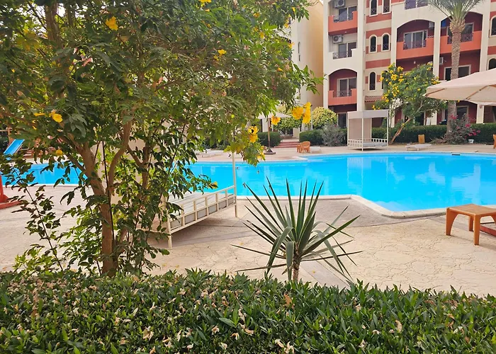 Appartamento Ground Floor Garden & Pool & *